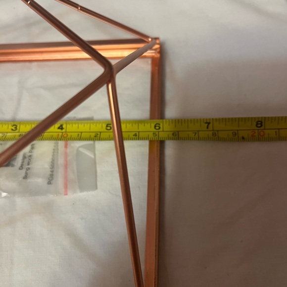 Umbra Geometric Metal Display Frame in Copper 6” square - Picture 4 of 7
